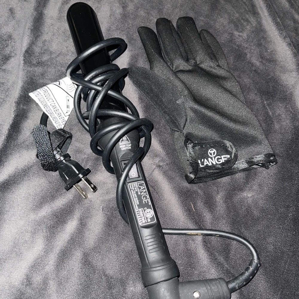 Lange 1.25” titanium curling wand with protective glove. Brand new